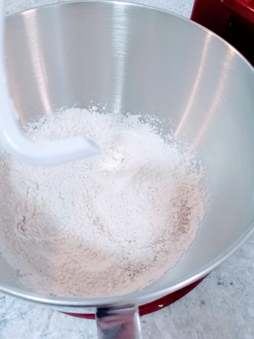 mezcla inicial de harina, levadura, y azúcar