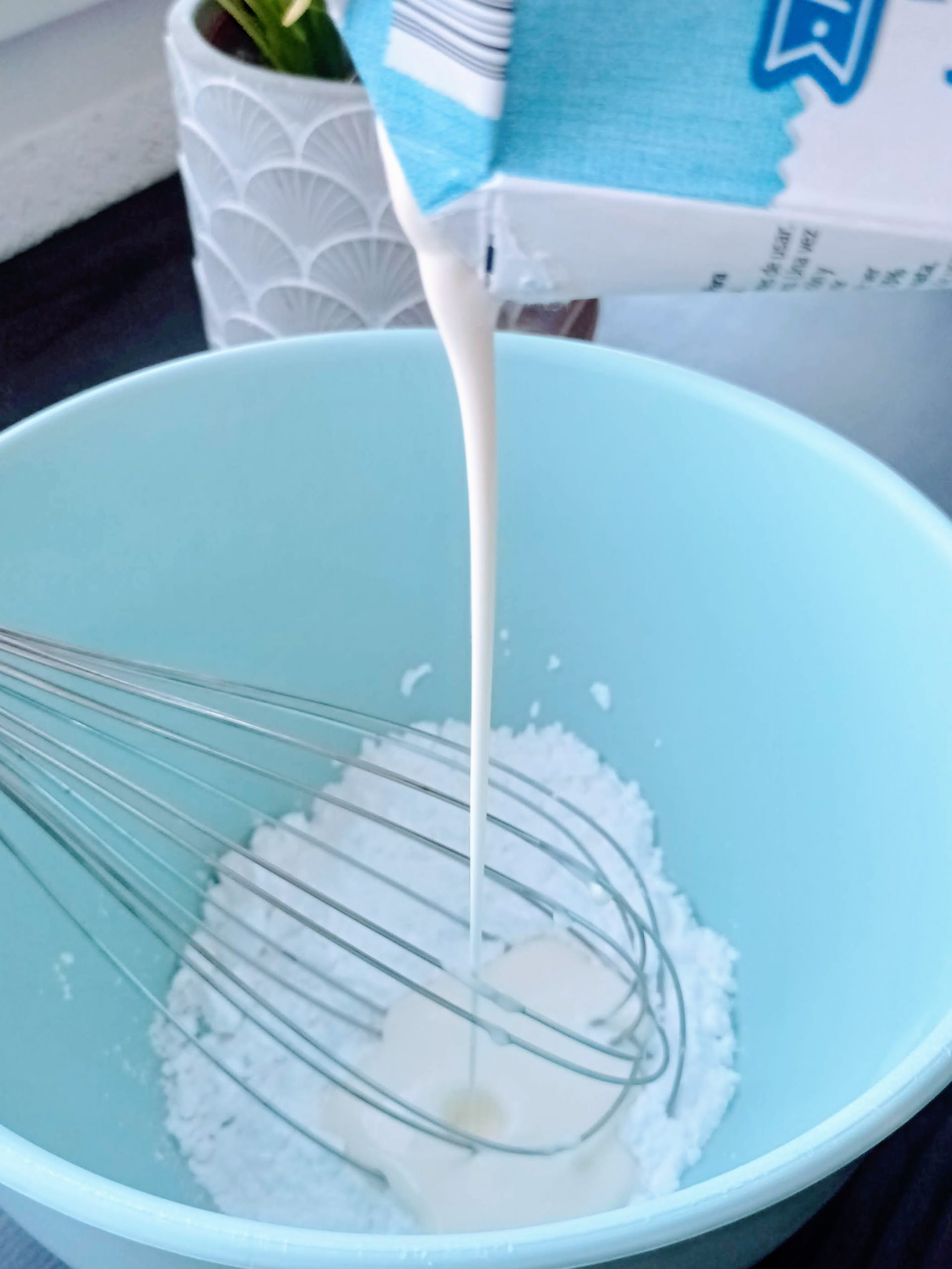 verter la nata en azúcar con glas