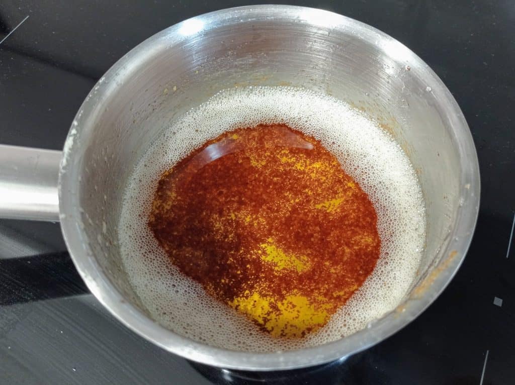mantequilla avellanada en una olla