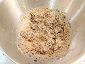 masa con los trozos de chocolate mezclado