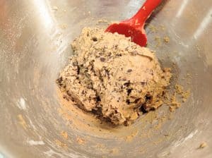 masa hecha de galletas de maní y chocolate
