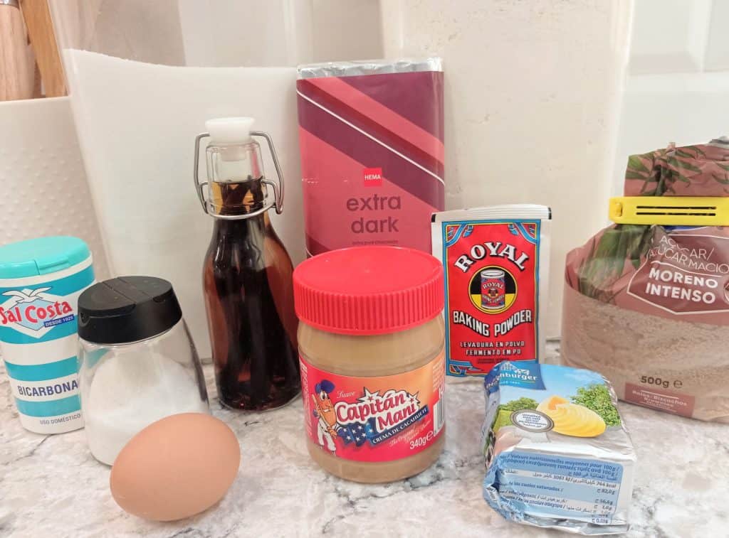ingredientes para hacer galletas de maní y chocolate