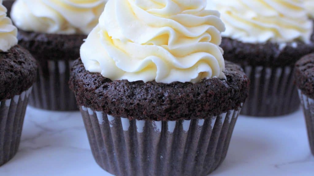 Cupcakes de Chocolate Esponjosos Receta Americana