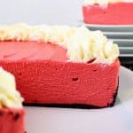 cheesecake de red velvet sin horno en un plato