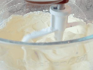 mezcla de queso crema y azúcar glas