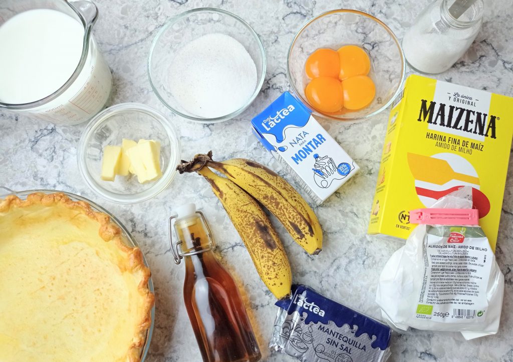 los ingredientes para un pay de plátano estilo americano
