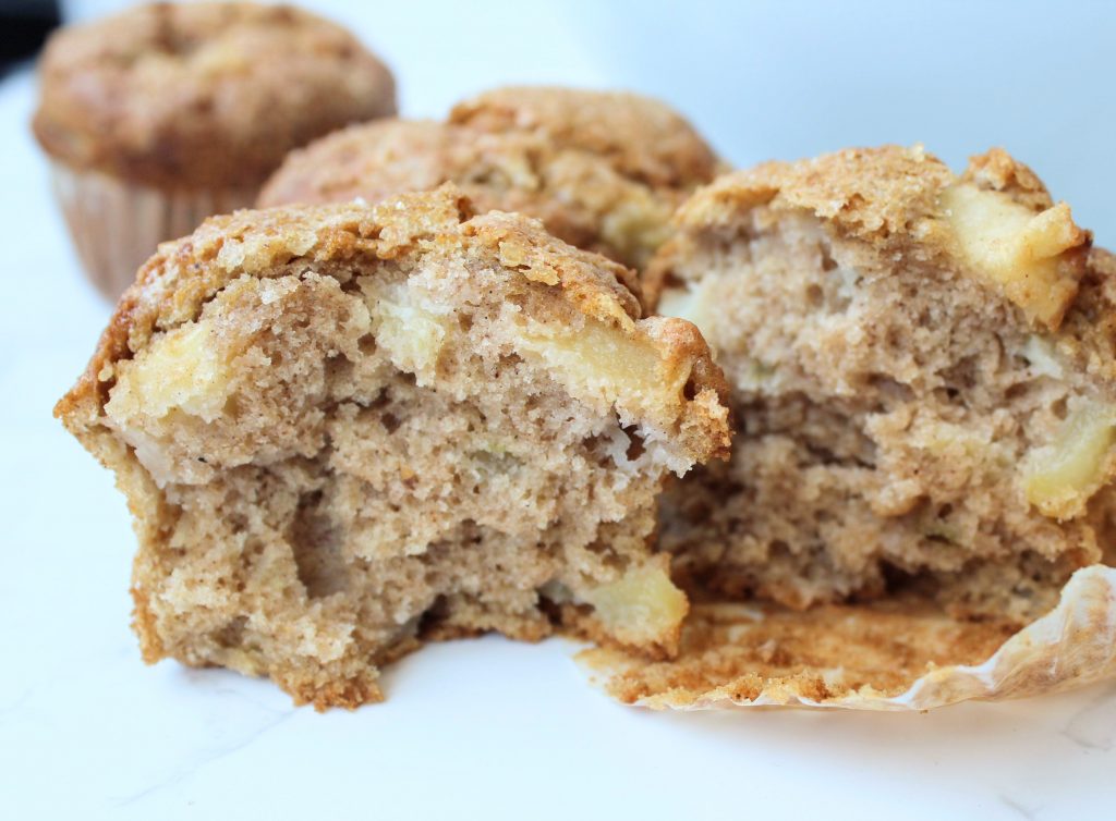 una vista de la textura del interior de los muffins