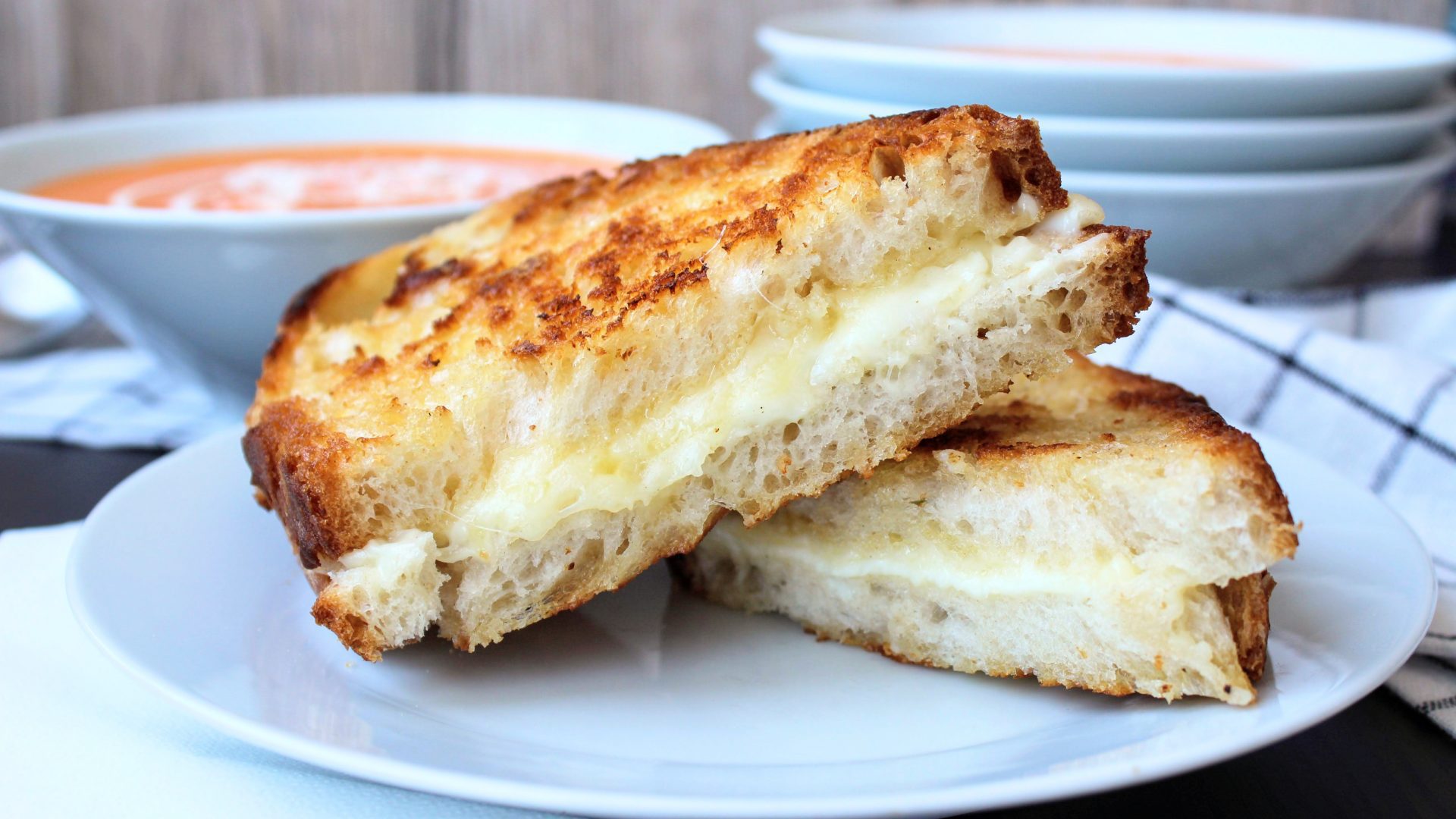 vista interior del sándwich de queso a la parilla